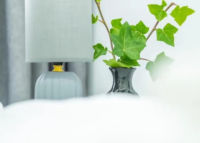 Górnych Wałów 21 *