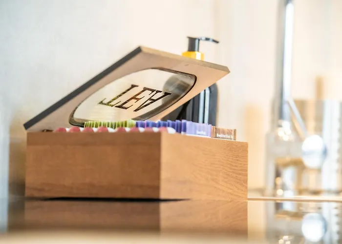 Górnych Wałów 21 *