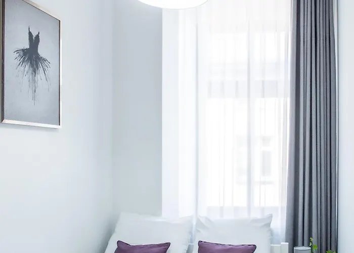 Górnych Wałów 21 *